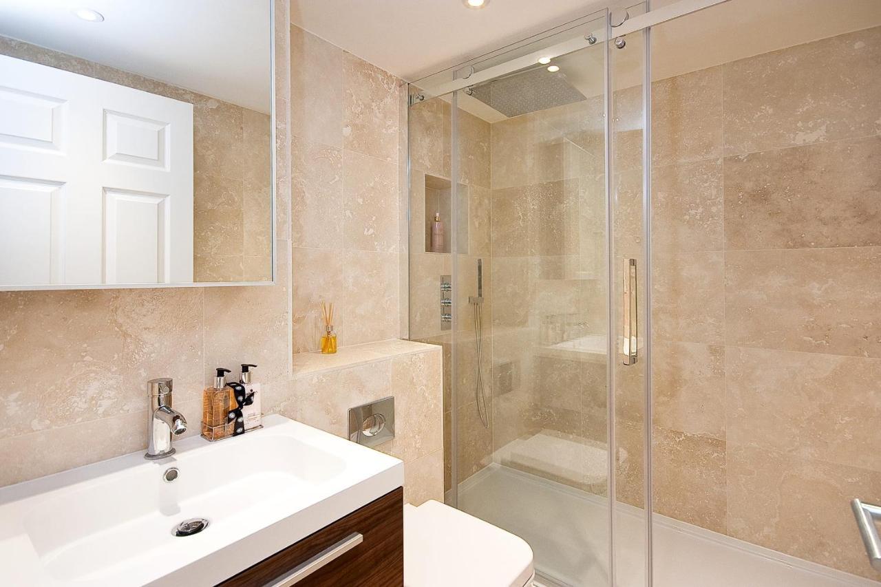 Stunning 2-Bedroom-Hosted By Sweetstay Londres Extérieur photo